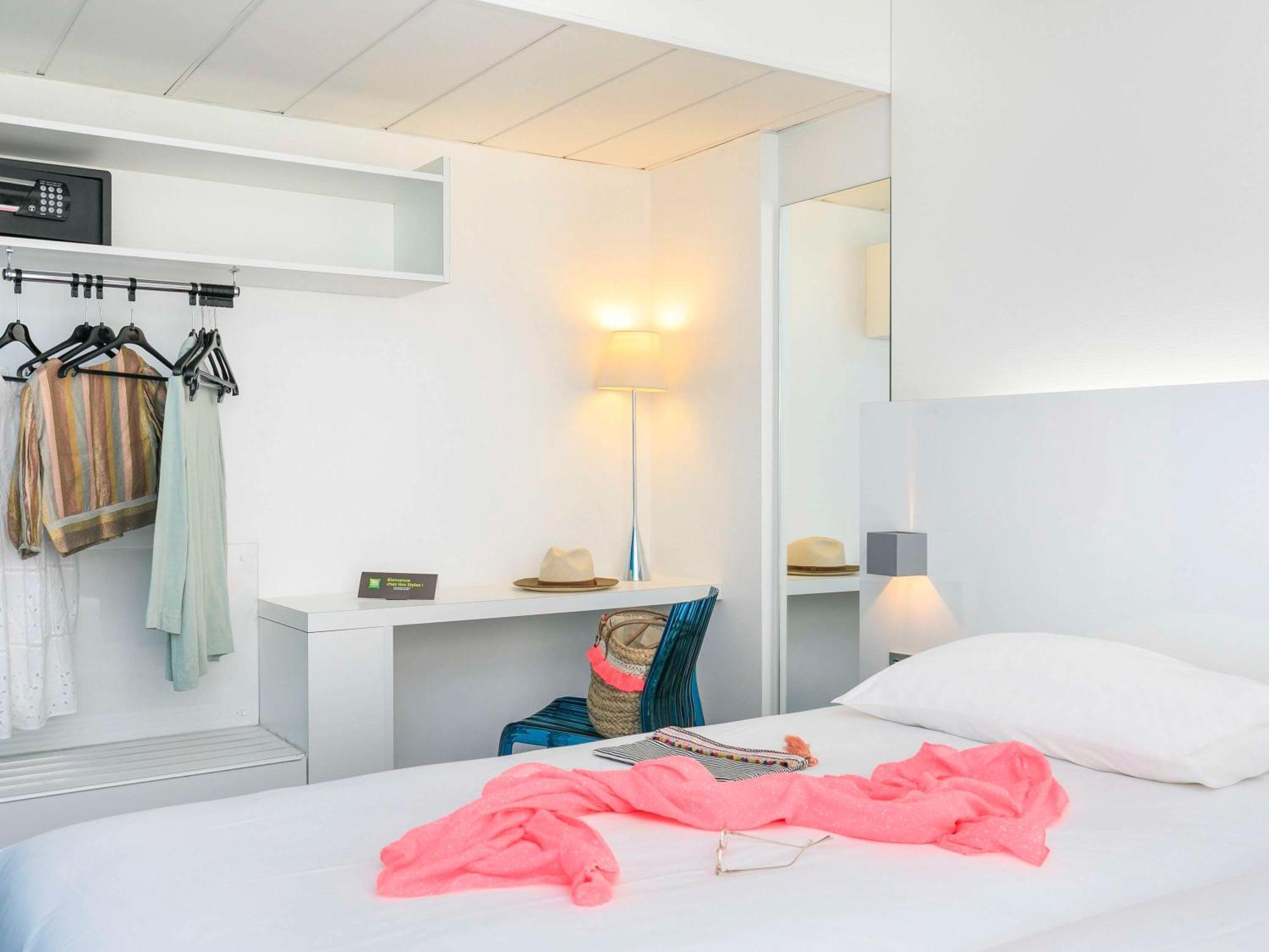 Ibis Styles Menton Centre Hotel Exterior photo